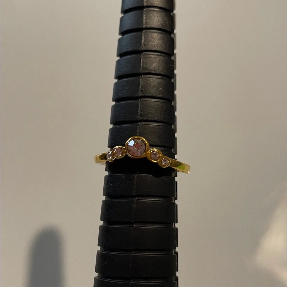 Elegant Gold and clear  Stone Ring‎